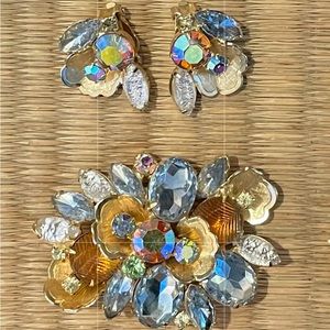 True Vintage Juliana Set E+B Molded Pearl Glass Stones, Ice Blue, Golden Petals
